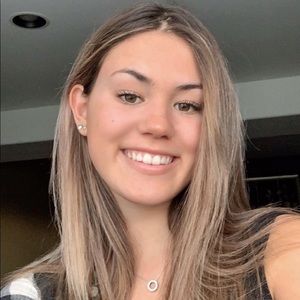 Meet your Posher, Ava